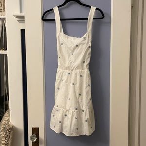 Super cute white flowered dress!
